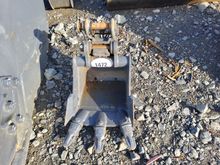 Image of Bucket 350mm Wide, 30mm Pins, 195mm Ears & 90mm Centres