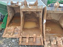 Image of 3'6" Bucket with 65mm Pins off 16 Tonne Machine