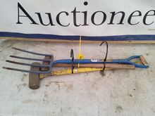 Image of 2x Sledge Hammer, 1x Garden Fork