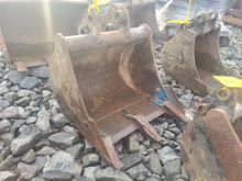 Image of Bucket - 460mm Wide | 30mm Pins | 100mm Ears | 90mm Centres