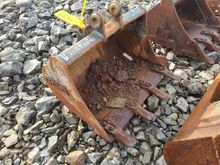 Image of Bucket - 630mm Wide | 30mm Pins |95mm Ears |110mm Centres