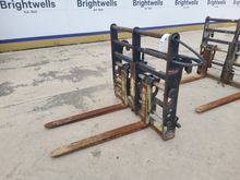 Image of Hydraulic Width Adjustable Pallet Tines