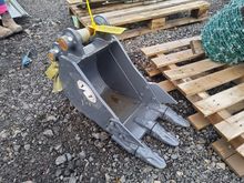 Image of Bucket - 300mm Wide | 35mm Pins | 110mm Ears | 135mm Centres