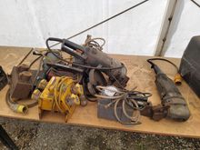 Image of 2x Splitter Boxes + 2x Makita GA9020 Grinders