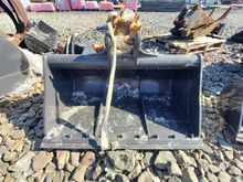 Image of 4ft Bucket, 45mm pins, 145mm ears & 245mm centres