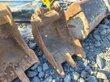 Image of 1FT Bucket 40mm Pins 1100mm Ears 170mm Centres