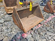 Image of Bucket 2ft Wide, 25mm Pins, 95mm Ears, 90mm Centres