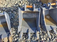 Image of Bucket 450mm Wide, 35mm Pins, 110mm Ears & 135mm Centres