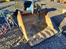 Image of 20T Bulk Bucket - Width 125mm, Pins 80mm, Ears 310mm, Centres 450mm