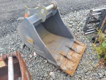 Image of Strickland Digging Bucket 900mm Width | 65mm Pins  | 250mm Ears | 180mm Centres