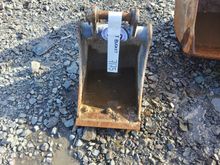 Image of 1ft Bucket - 30mm Pins, 30mm Ears, 120mm Centres