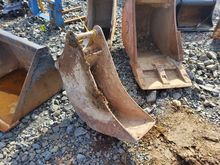 Image of 1ft Digging Bucket - Pins 45mm | Ears 165mm | Centres 350mm
