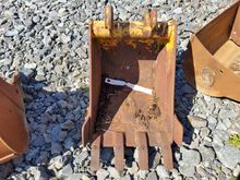 Image of 2' Bucket 200mm Ears 230mm Centres 65mm Pins