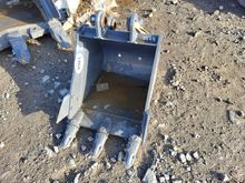 Image of Bucket 460mm Wide, 35mm Pins, 110mm Ears & 135mm Centres