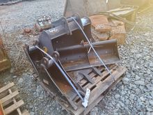 Image of Pallet Of Doosan Bobcat Buckets 39in Width - 30mm Pins, 115mm Ears, 130mm Centres + 3ft Width - 45mm Pins, 200mm Ears, 295mm Centres + 10in Width - 35mm Pins, 130mm Ears, 200mm Centres + 10in Width - 35mm Pins, 135mm Ears, 205mm Centres