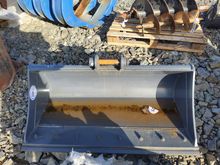 Image of Bucket 4ft Wide, 35mm Pins, 140mm Ears & 195mm Centres