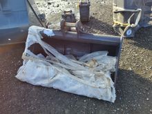 Image of Bucket 4ft Wide, 45mm Pins, 145mm Ears & 245mm Centres