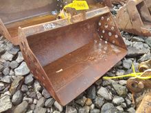 Image of Bucket - 700mm Wide | 25mm Pins | 100mm Ears | 80mm Centres