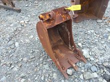 Image of JCB Bucket 18" Wide | 45mm Pin | 165mm Ears | 345mm Centres