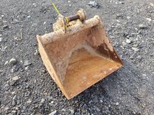 Image of Strickland Bucket - Width 600mm | Pins 40mm | Ears 135mm | Centres 200mm