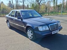 Image of 2000 Mercedes-Benz 220E