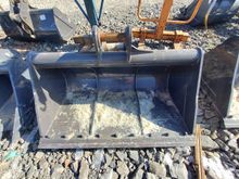 Image of 4ft Bucket, 45mm pins, 145mm ears & 245mm centres