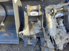 Image of Bucket 1ft Wide, 30mm Pins, 90mm Ears & 90mm Centres