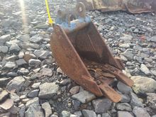 Image of Bucket - 240mm Wide | 25mm Pins | 100mm Ears | 120mm Centres