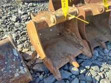 Image of 18" Bucket 40mm Pins 200mm Ears 390mm Centres