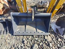 Image of 4ft Bucket, 45mm pins, 145mm ears & 245mm centres