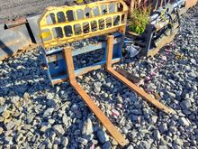 Image of Auger Torque Skidsteer Pallet Forks with Frame