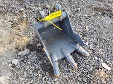 Image of Digging Bucket - Width 355mm | Pins 30mm | Ears 95mm | Centres 110mm