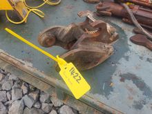 Image of Manual Quick Hitch Pins: 35mm | Ears: 110mm | Centre: 135mm |