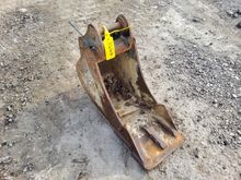 Image of Geith Bucket with Welded Bladed on Teeth - Width 300mm | Pins 35mm | Centres 135mm | Centres 175mm