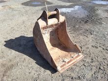 Image of Bucket - Width: 2ft | Pins: 50mm | Ears: 205mm | Centres: 315mm