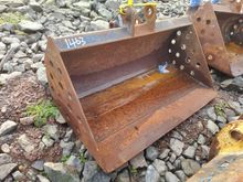 Image of Bucket - 700mm Wide | 25mm Pins | 100mm Ears | 85mm Centres