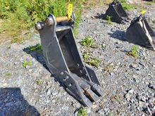 Image of Bucket 1ft Wide, 50mm Pins, 200mm Ears, 305mm Centres