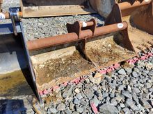 Image of 5' Excavator Bucket 200mm Ears; 300mm Centres; 50mm Pins