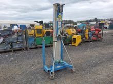 Image of Genie SLA-10 Manual Goods Lift