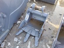 Image of Bucket 14inch Wide, 30mm Pins, 95mm Ears & 90mm Centres