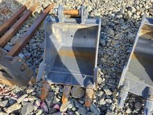 Image of Bucket 450mm Wide, 35mm Pins, 110mm Ears & 135mm Centres