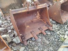 Image of Bucket - 600mm Wide | 25mm Pins | 100mm Ears | 85mm Centres