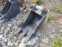 Image of Bucket 1ft Wide, 40mm Pins, 115mm Ears & 135mm Centres