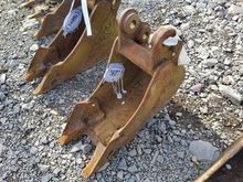 Image of 8" Bucket 25mm Pins 95mm Ears 90mm Centres