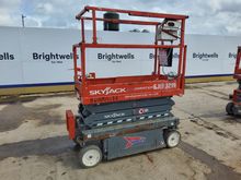 Image of SkyJack SJ III - 3219 Electric Scissor Lift