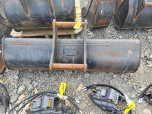 Image of 5" Bucket, 45mm Pins, 295mm Ears, 430mm Centres