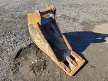 Image of Strickland 18 inch Bucket Pins 65mm | Ears 255mm | Centres 380mm