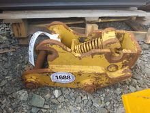 Image of Yellow Manual 5 Ton Hitch