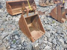 Image of Bucket 1ft Wide, 25mm Pins, 95mm Ears, 90mm Centres