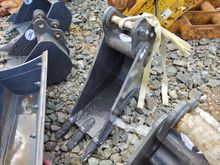 Image of Bucket 1ft Wide, 45mm Pins, 145mm Ears & 245mm Centres